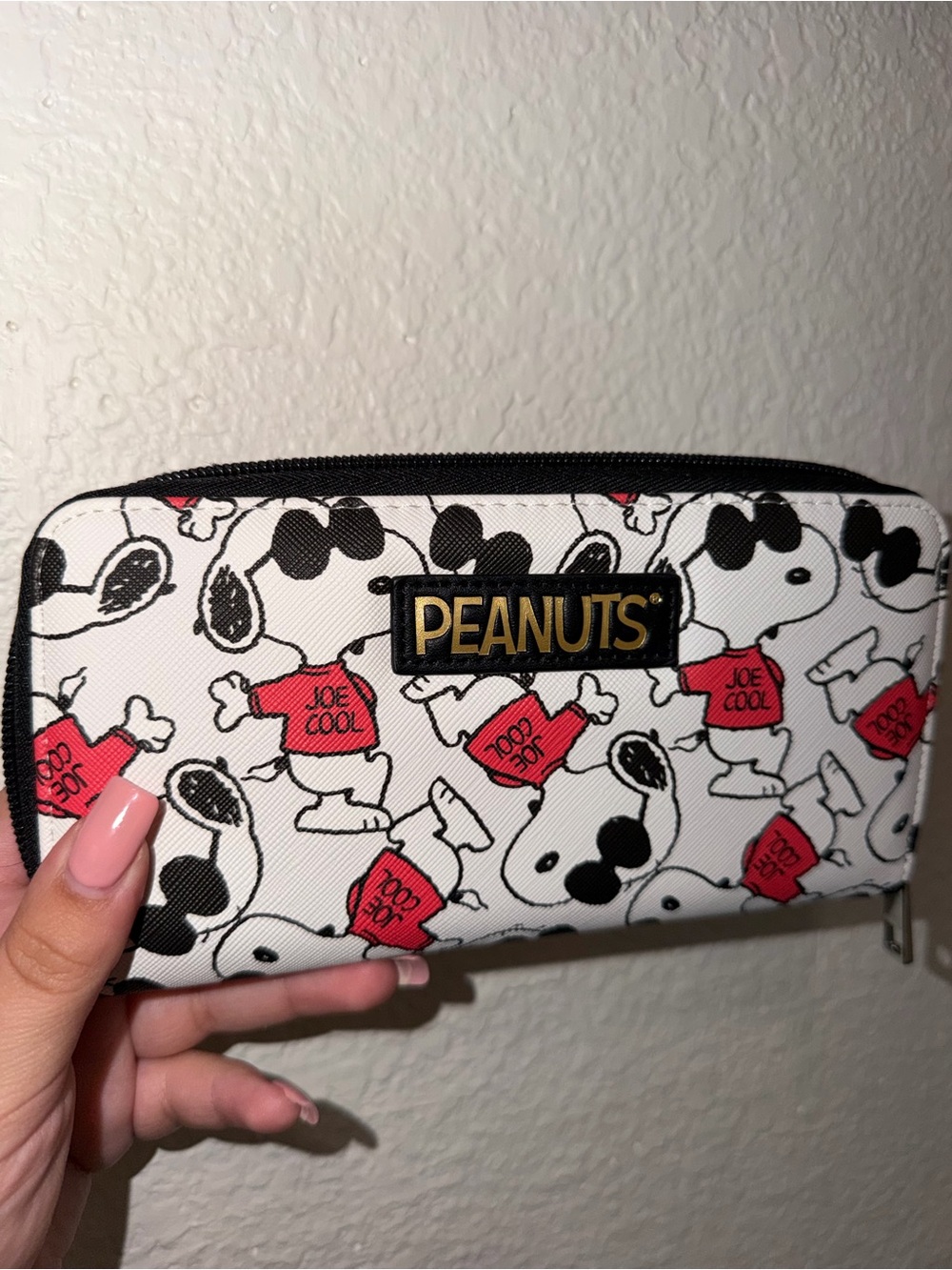 Peanuts Snoopy 'Joe Cool' Zip Wallet